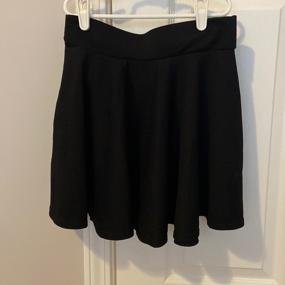 New, never worn Urban Coco black flowy skirt women size small